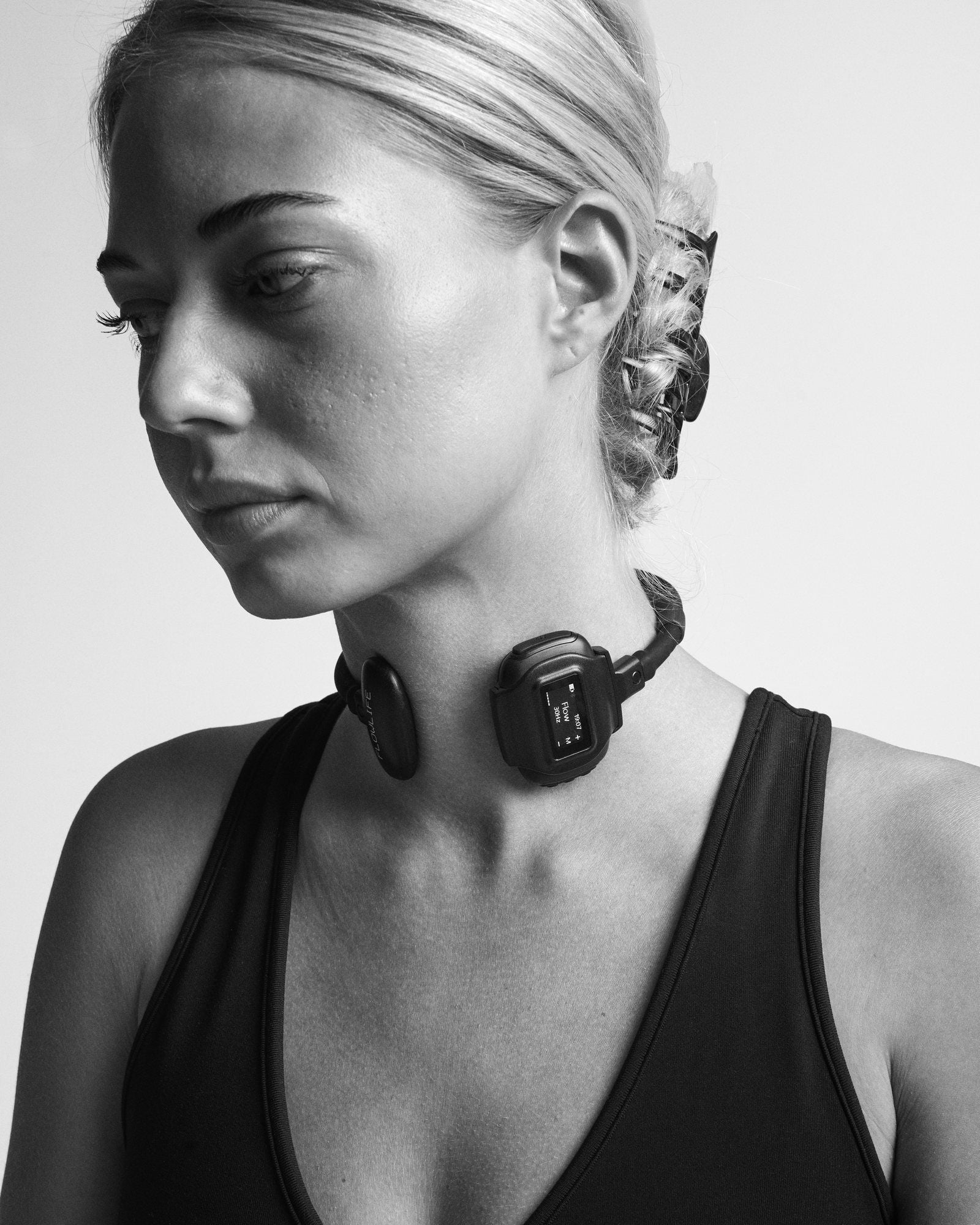 Flownerve Neck Pro worn at the neck